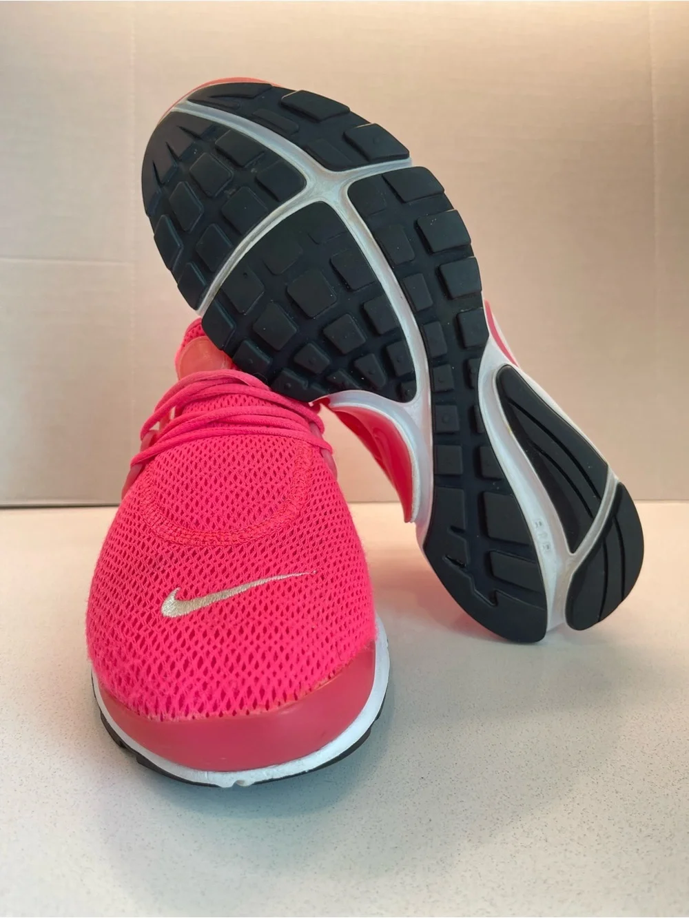 Nike Women’s Hot Pink Mesh Lace-Up Running Sneakers Size 6